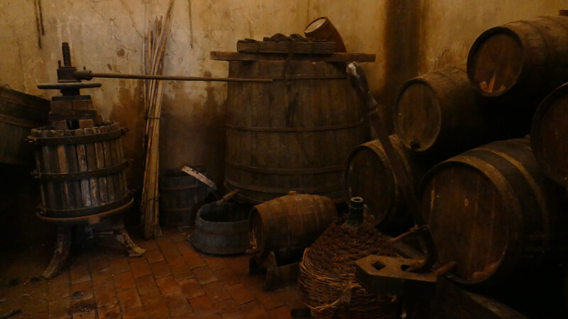 Sezione etnografica, attrezzatura per la produzione del vino